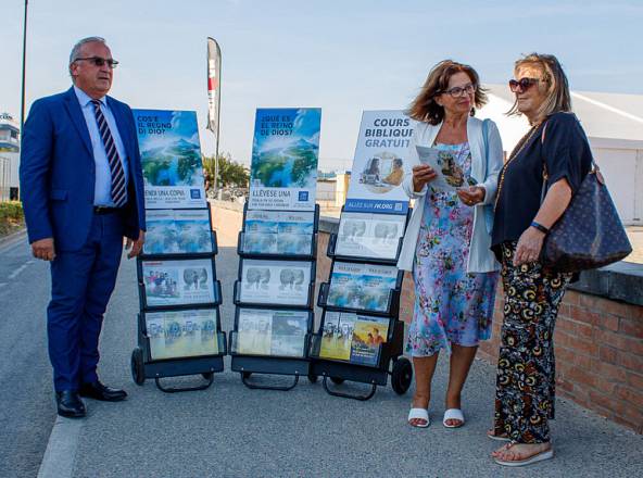 Collegno in bancarella - 100 volontari testimoni di geova in fiera